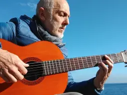 Descargar video: 在海天交接处弹吉他的老人｜【波萨诺瓦吉他】Lamento no morro (Luiz Bonfa) - Alessandro Stagno