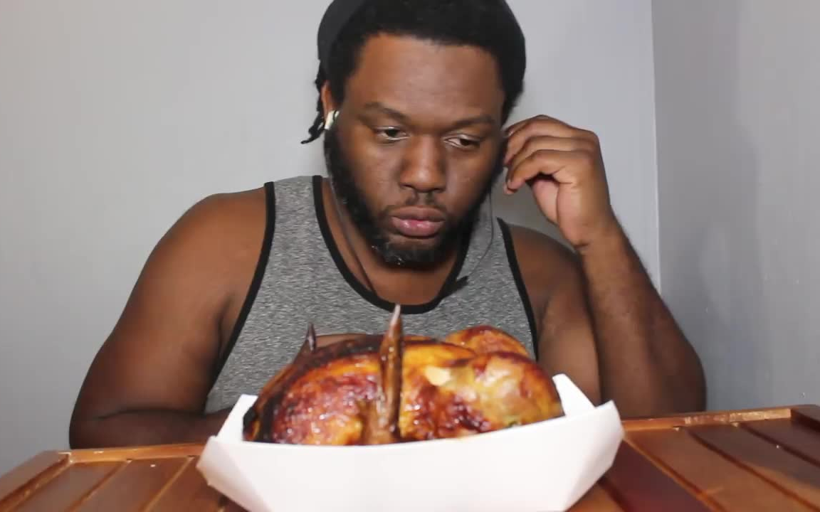 asmr 吃烤鸡 黑人小哥不说话 手指摩擦音