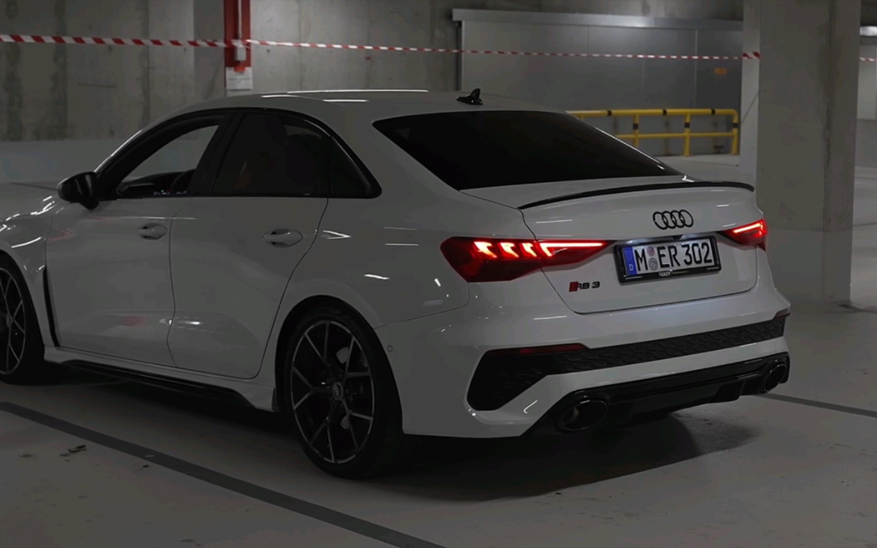 白色奥迪rs3真帅