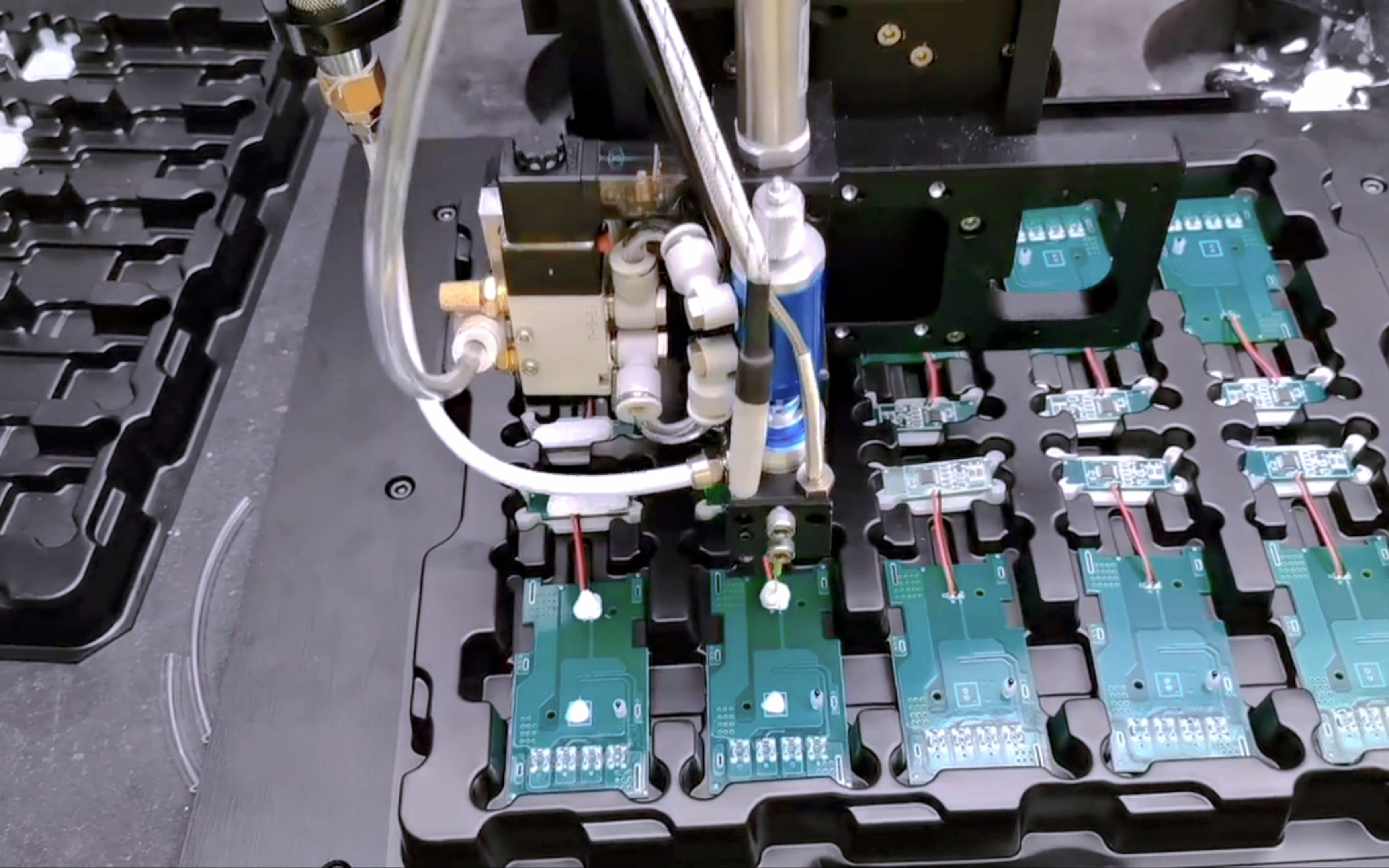 视觉点胶机pcb板点胶封装应用