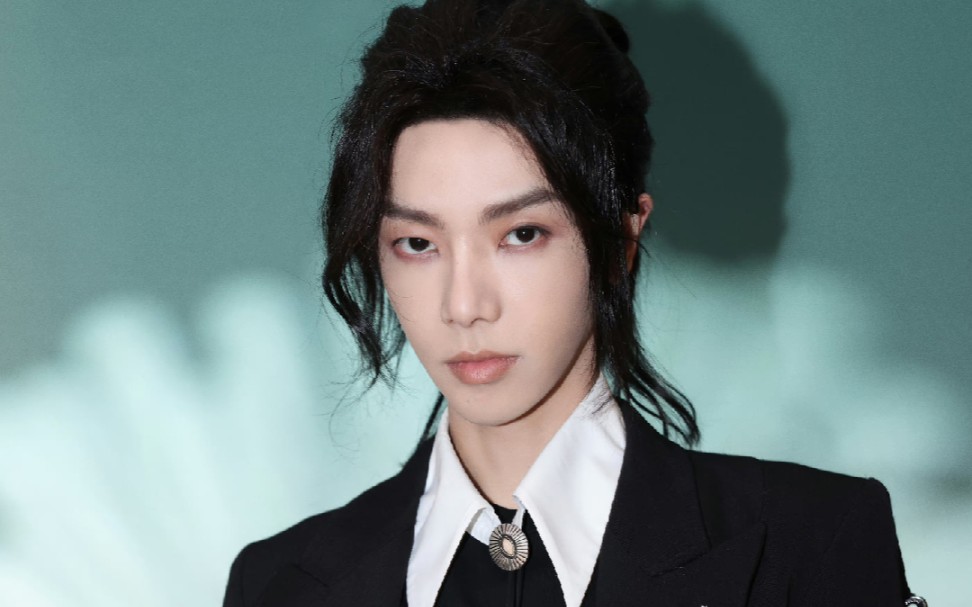 沦陷在美貌中,多多怼脸爱看(σ`д′)σ【华晨宇双十一晚会舞台前程】