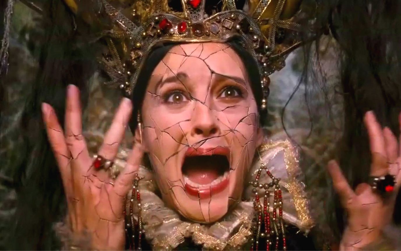 100多岁的王后为了恢复美貌用12个女孩做药引最后遭诅咒格林兄弟