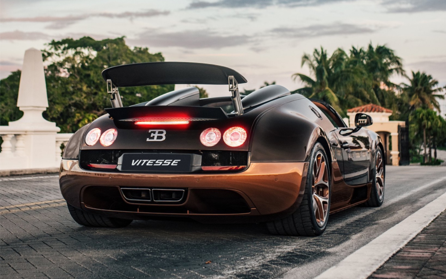 当布加迪尾翼升起的一刻比赛其实就已经结束了【3134373835