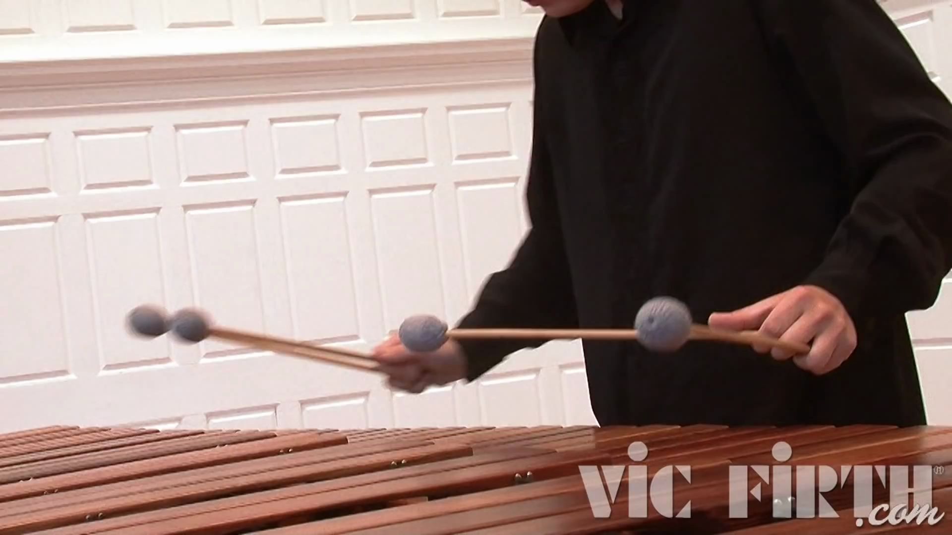 [图]马林巴演奏巴赫恰空舞曲 Denis Petrunin performs Bach's Chaconne in d minor for solo marimba