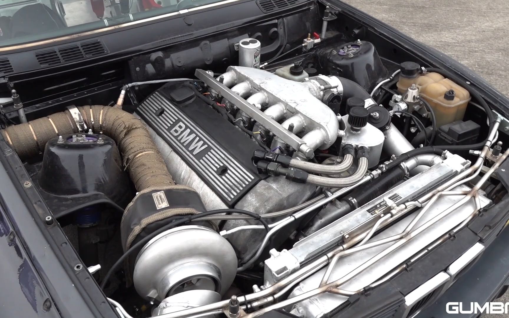 950hp 宝马 325i e30 24v 涡轮增压 ptb | 257 kmh | 直线加速赛