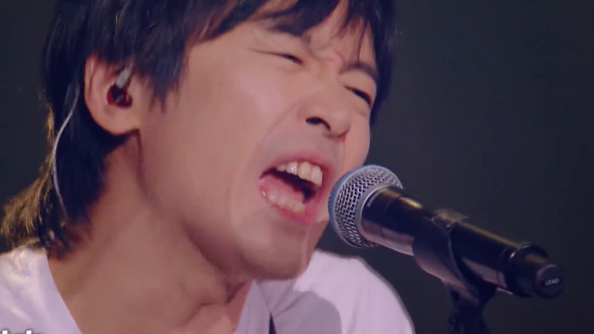 把彭磊新裤子乱剪一通!