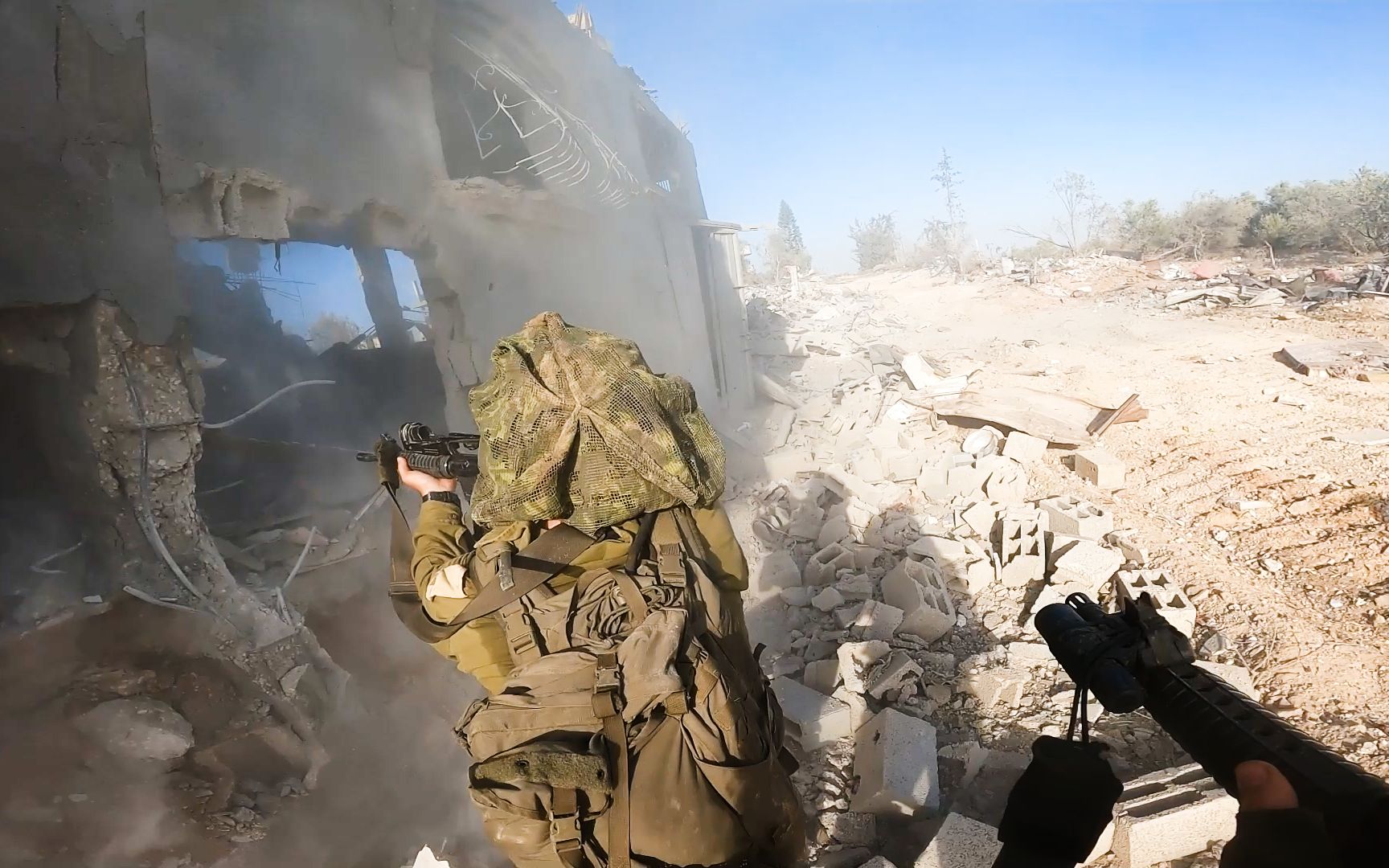 巴以前线巷战画面曝光:双方步兵第一视角全程记录,真实惨烈!