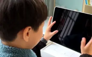 Video herunterladen: 12.9寸的iPad Pro终于到了，好大一个板子，以后一定要好好上网课～