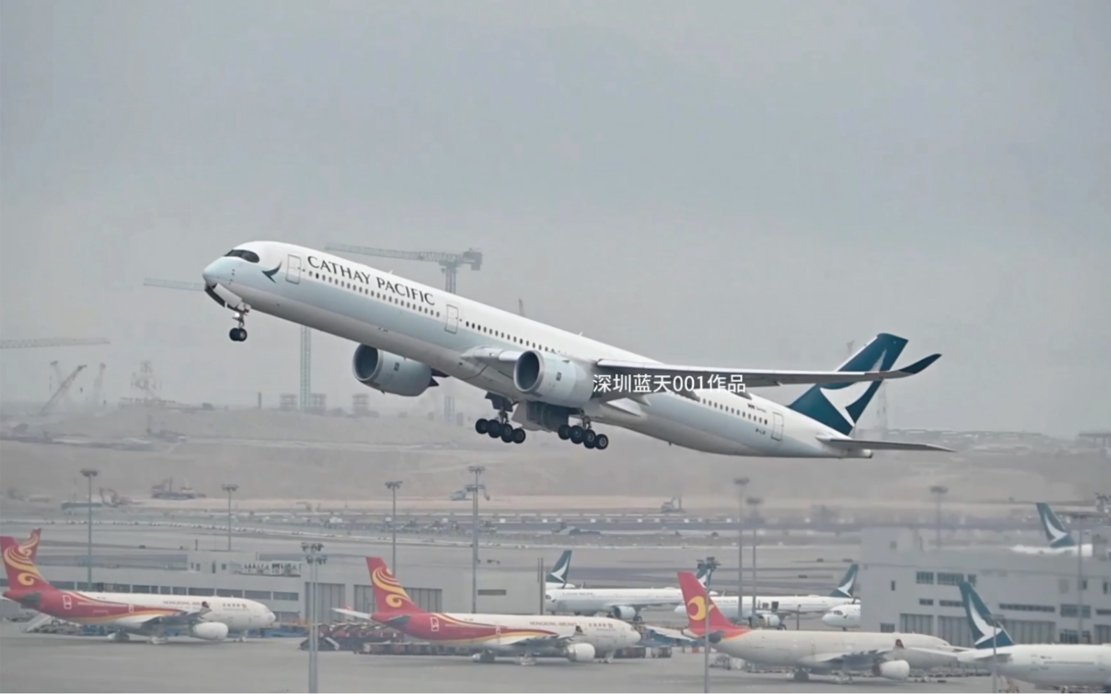 国泰a350在hkg起飞.