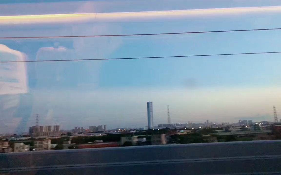 坐在车上,看着窗外的风景不断后退,突然有种人生如梦的感觉#生活碎片