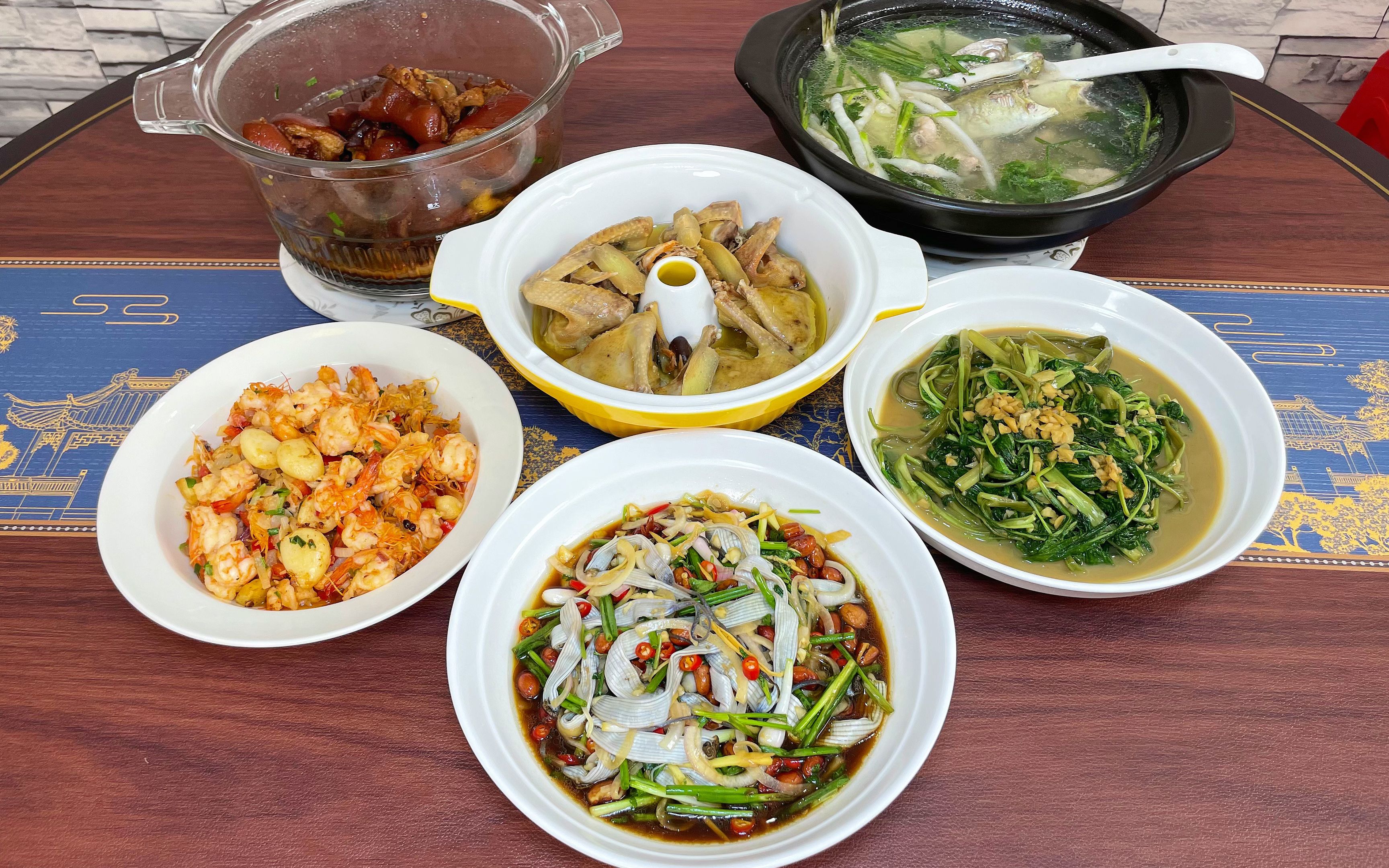 湛江家庭五菜一汤的晚餐,湛江特色凉拌泥丁下酒又下饭