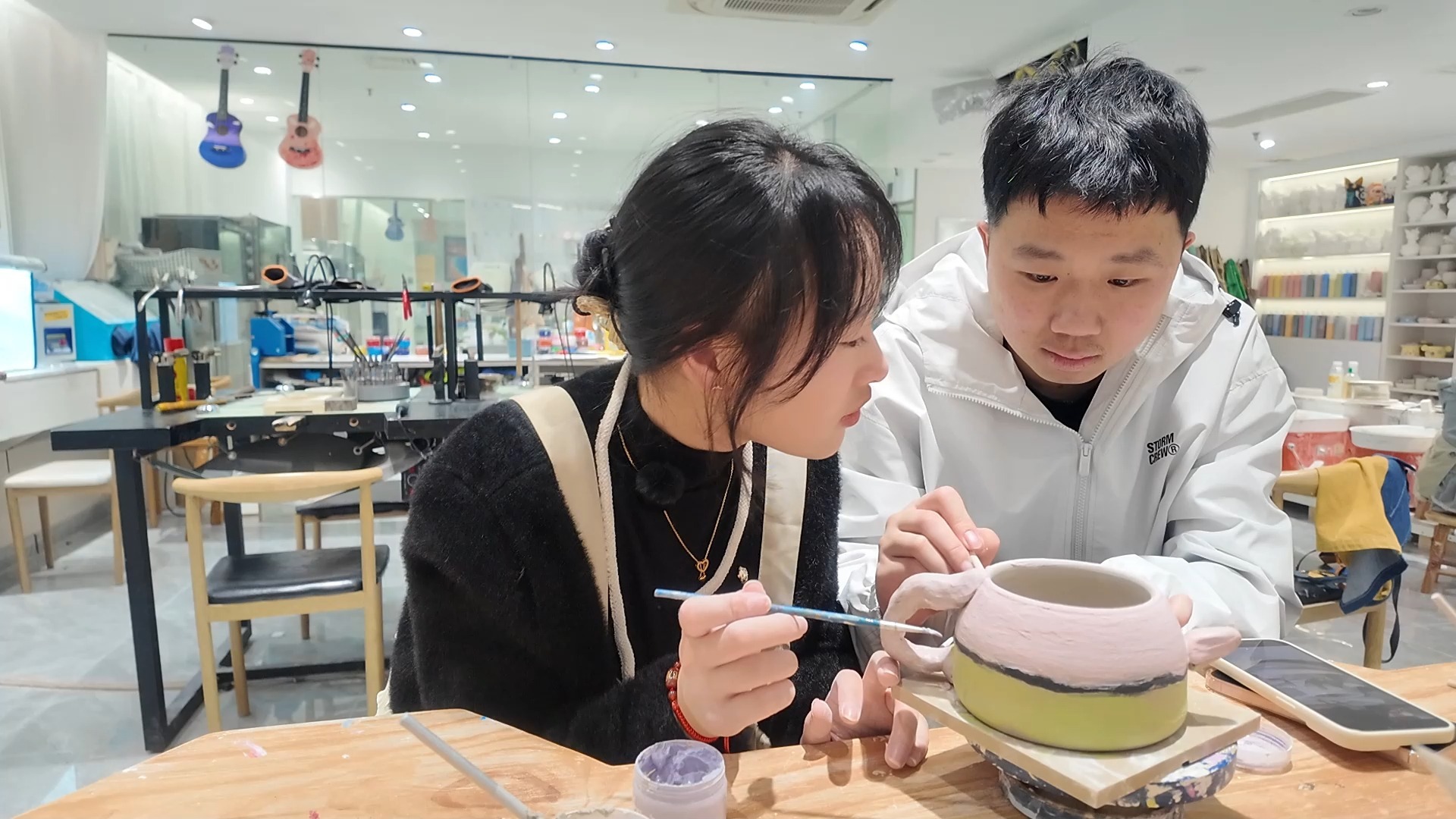 情侣一起做陶艺杯子,简直不要太欢乐!