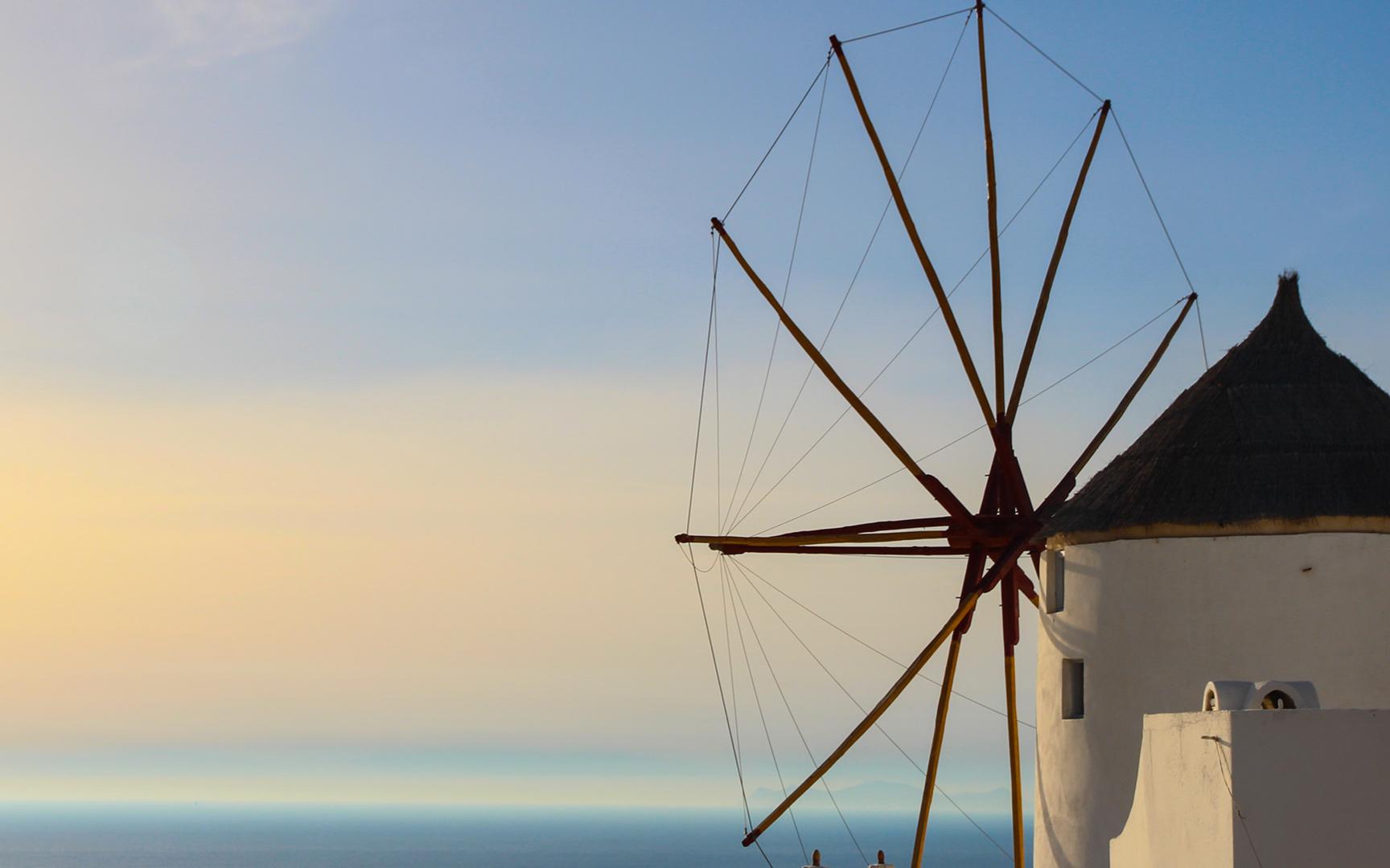 十足的魅感 | 爱琴海边一架年代久远的风车,希腊伊亚(08 andrius