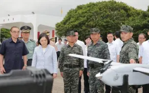 Télécharger la video: 台湾三军乱斗？海空军联手对抗陆军 军官为讨好美国送182亿