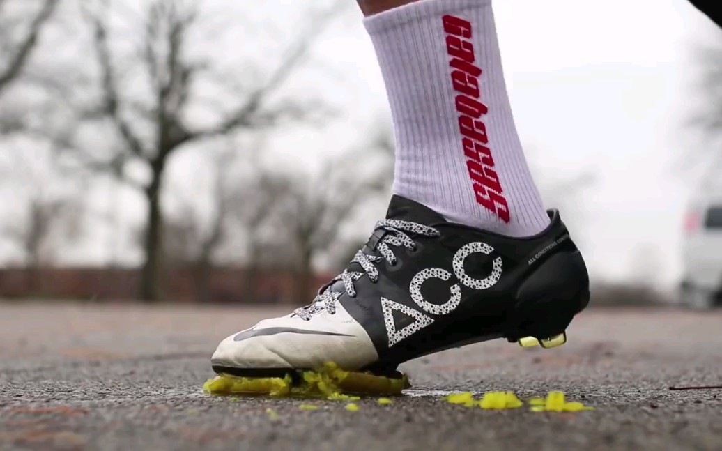 【解压】足球鞋 踩 食物与解压玩具