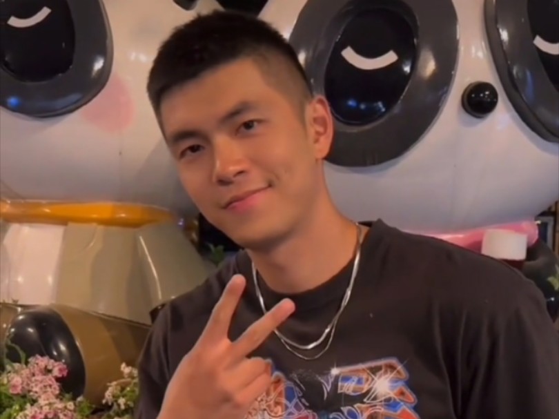 抖音肌肉型男帅哥邓举海访谈视频