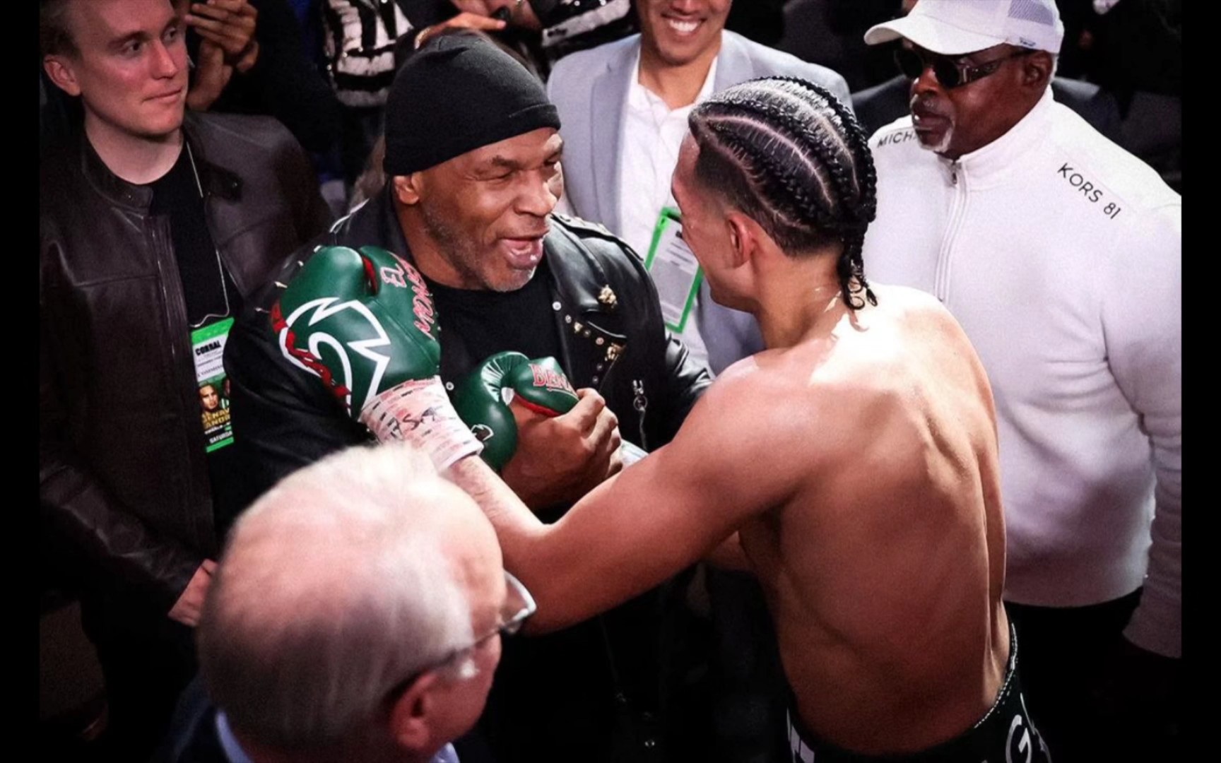 大卫贝纳维德兹赛后和拳王泰森