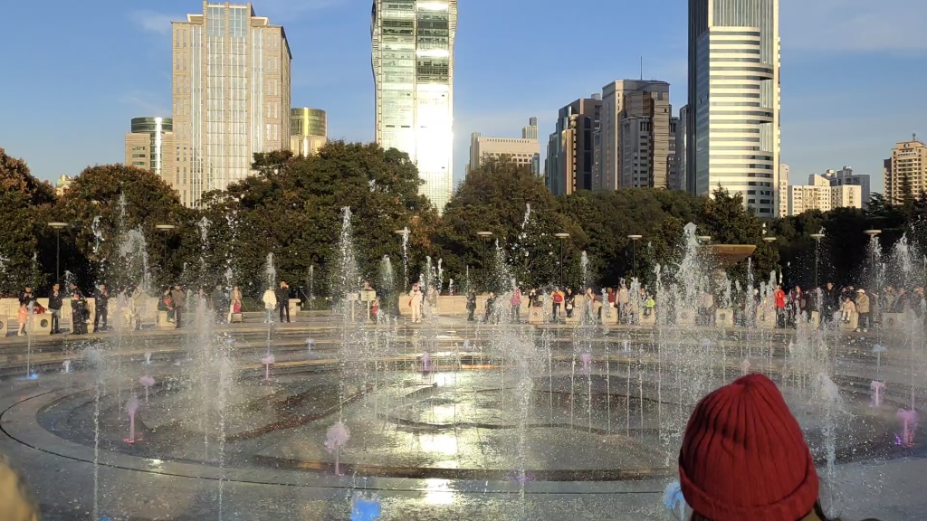 人民广场看喷泉