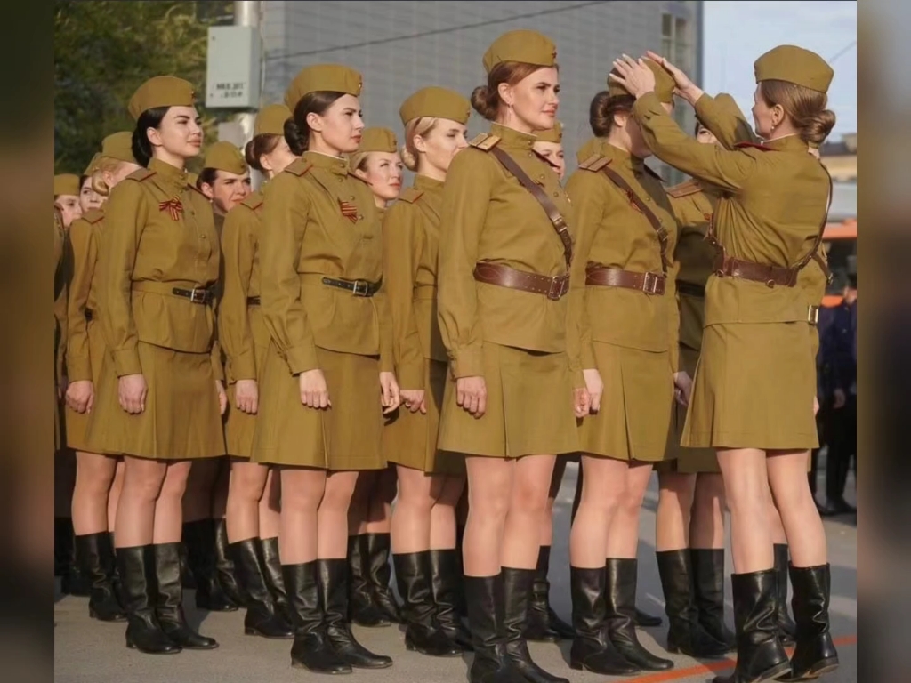 长靴女兵剧情靴片