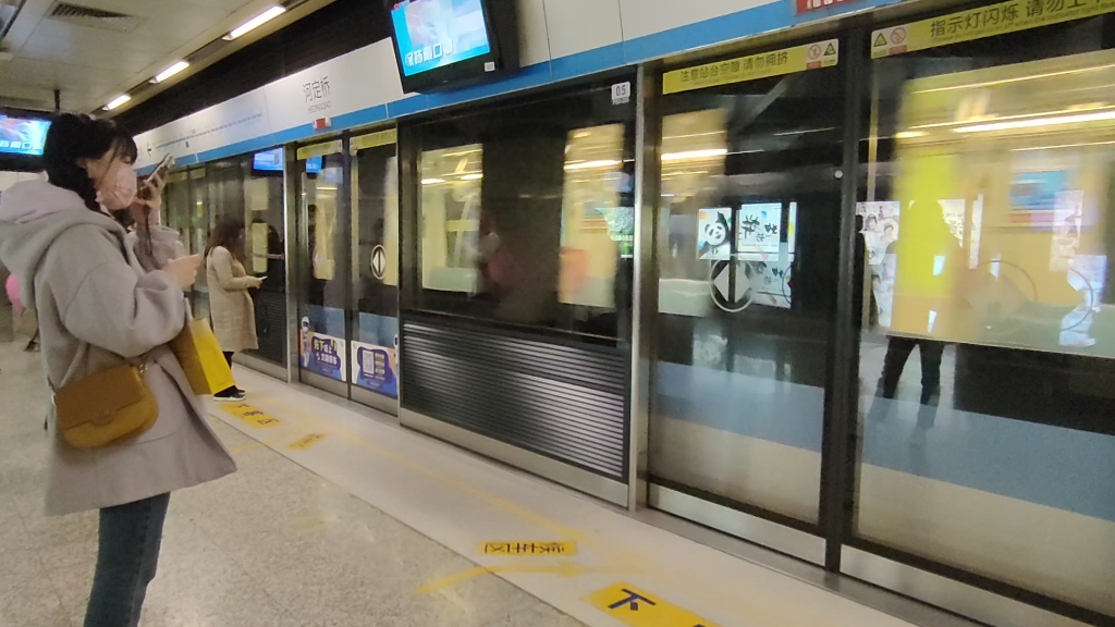 真元老南京地铁1号线元老001002从河定桥出站