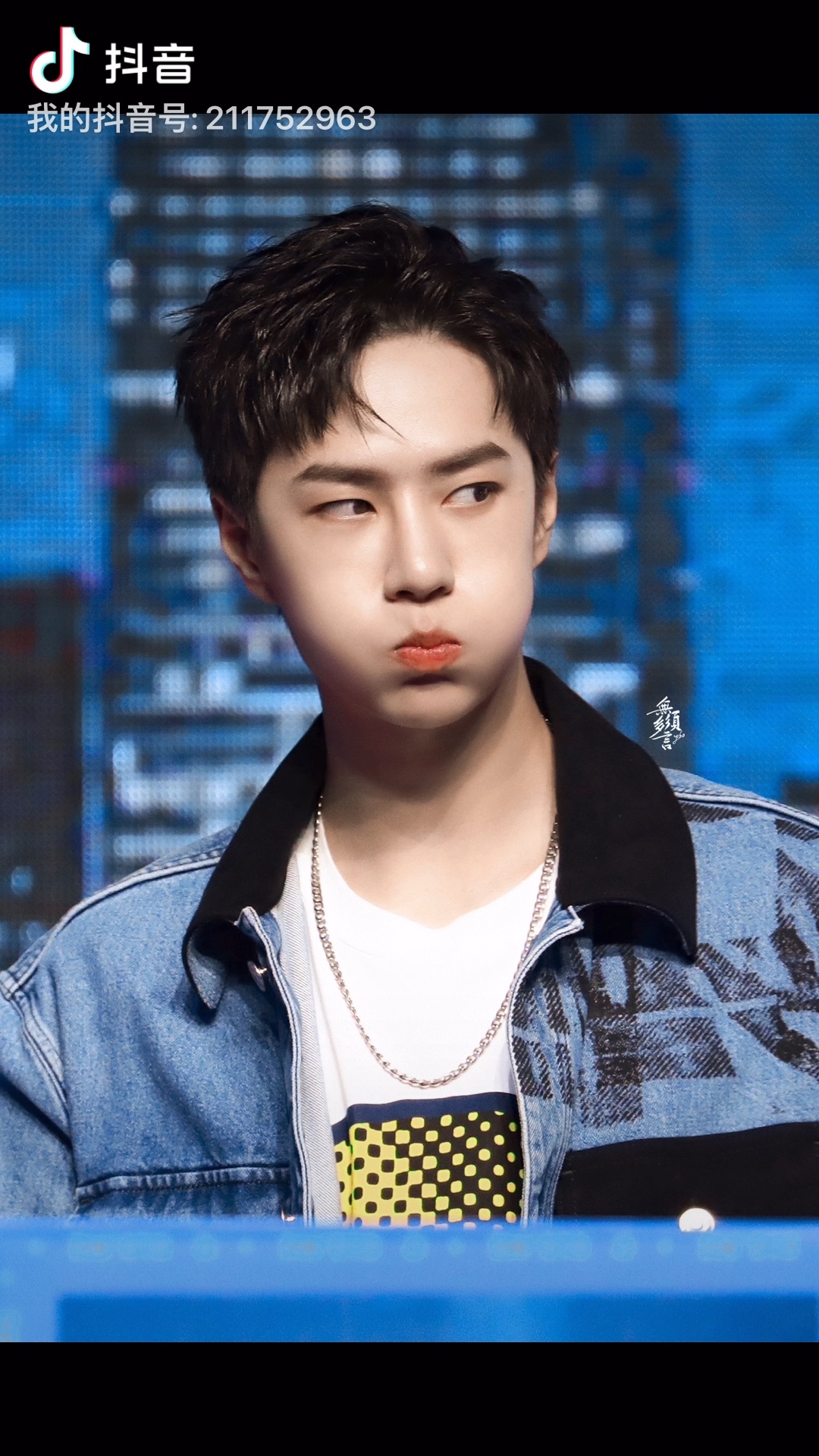 王一博可可爱爱吃可爱多长大的叭