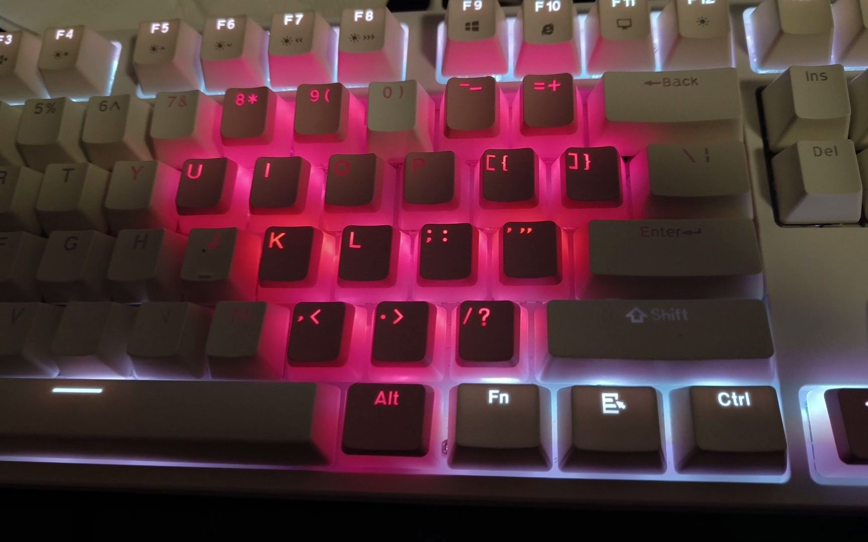 不一定斩女,但一定斩男的猛男爱心键盘怎么说?