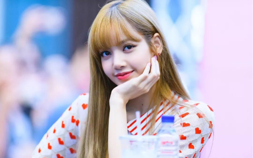 和吉娜的蚂蚁腰相比,我更爱【lisa】又甜又暖的笑容,这才是全糖去冰好