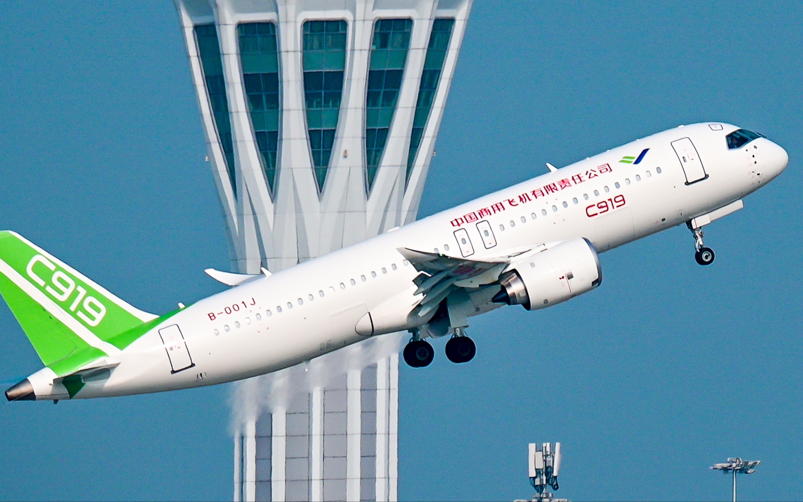 航空61摄影中国商飞c919型客机圆满完成在大兴国际机场进行航线试飞