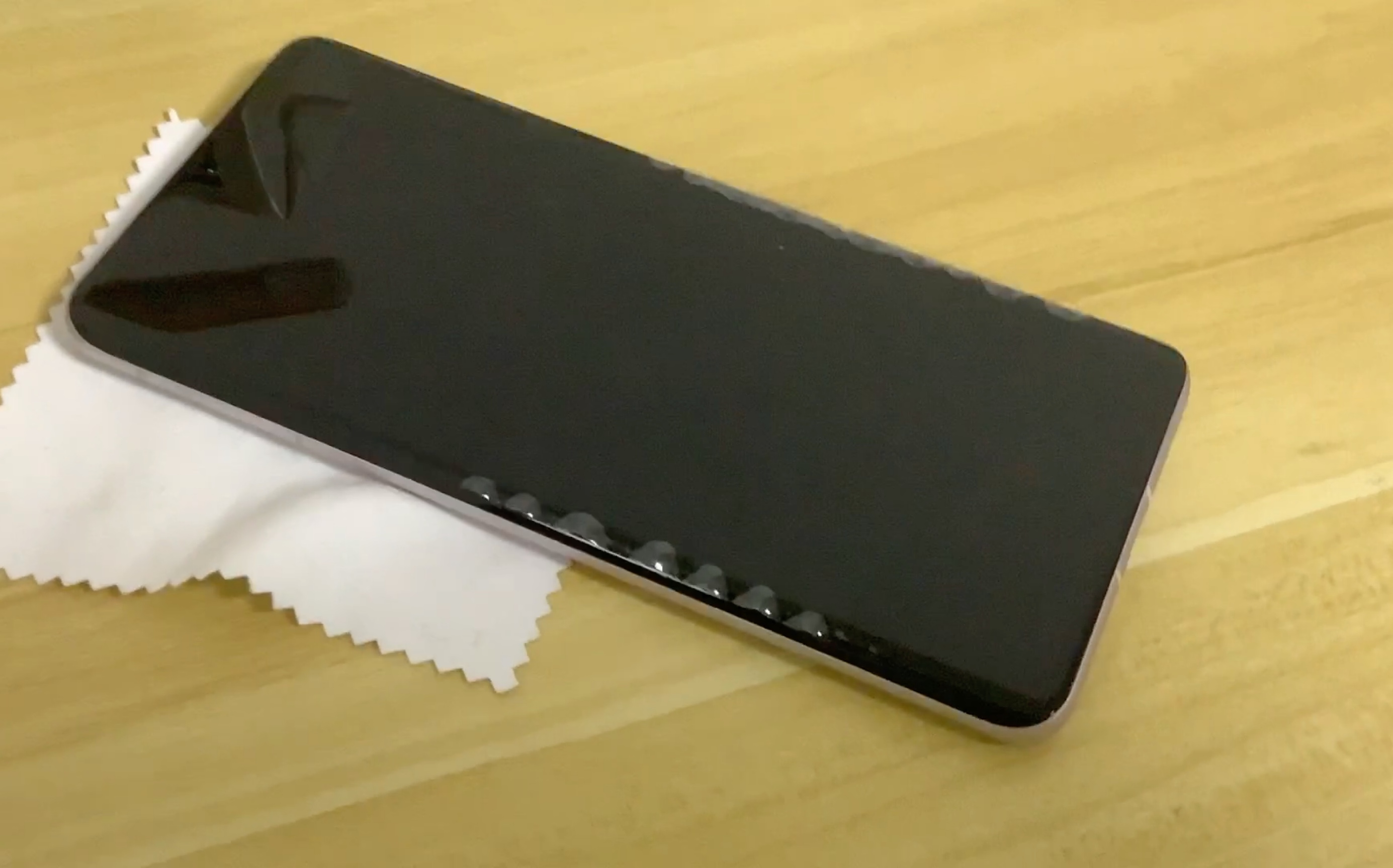 魅族18曲面屏贴软膜使用两个月之后变成什么样?