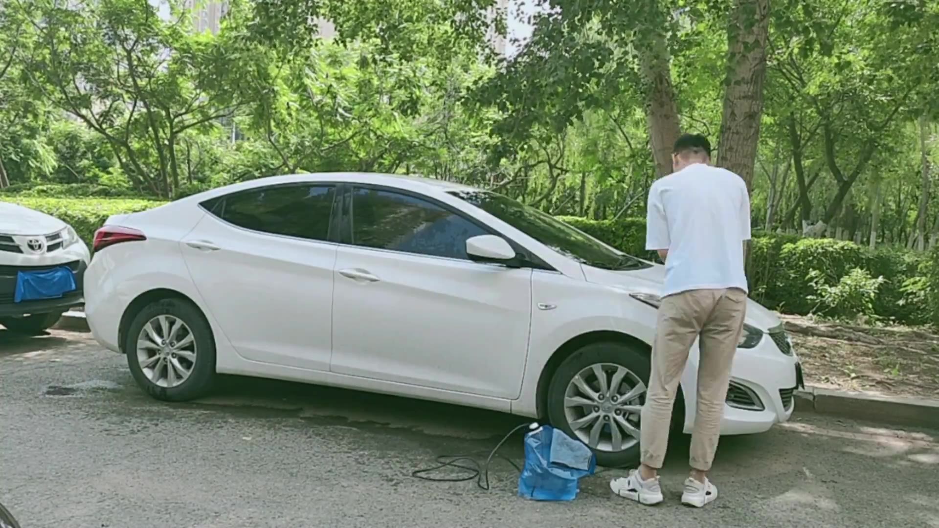 路边洗车实测,洗个小白车——素洗黑科技洗车器让洗车变简单,京东火热众筹中哔哩哔哩bilibili