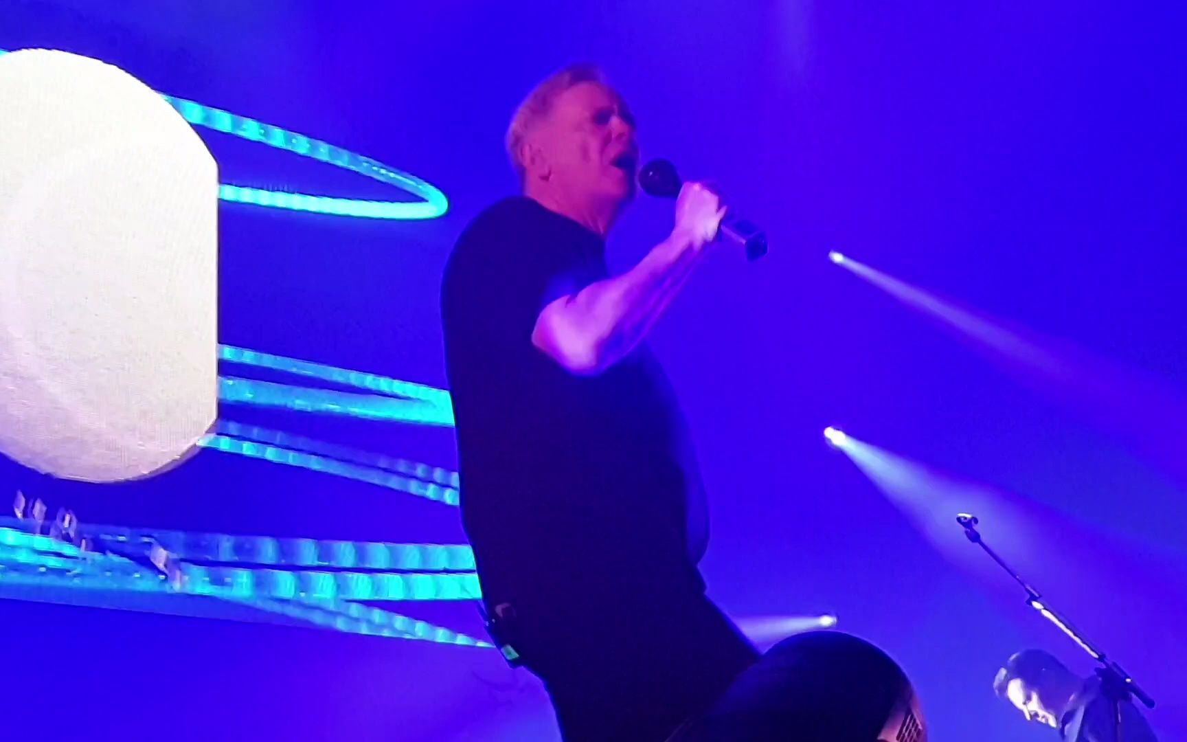 [图]New Order - Blue Monday Afas Amsterdam 17_10_2019