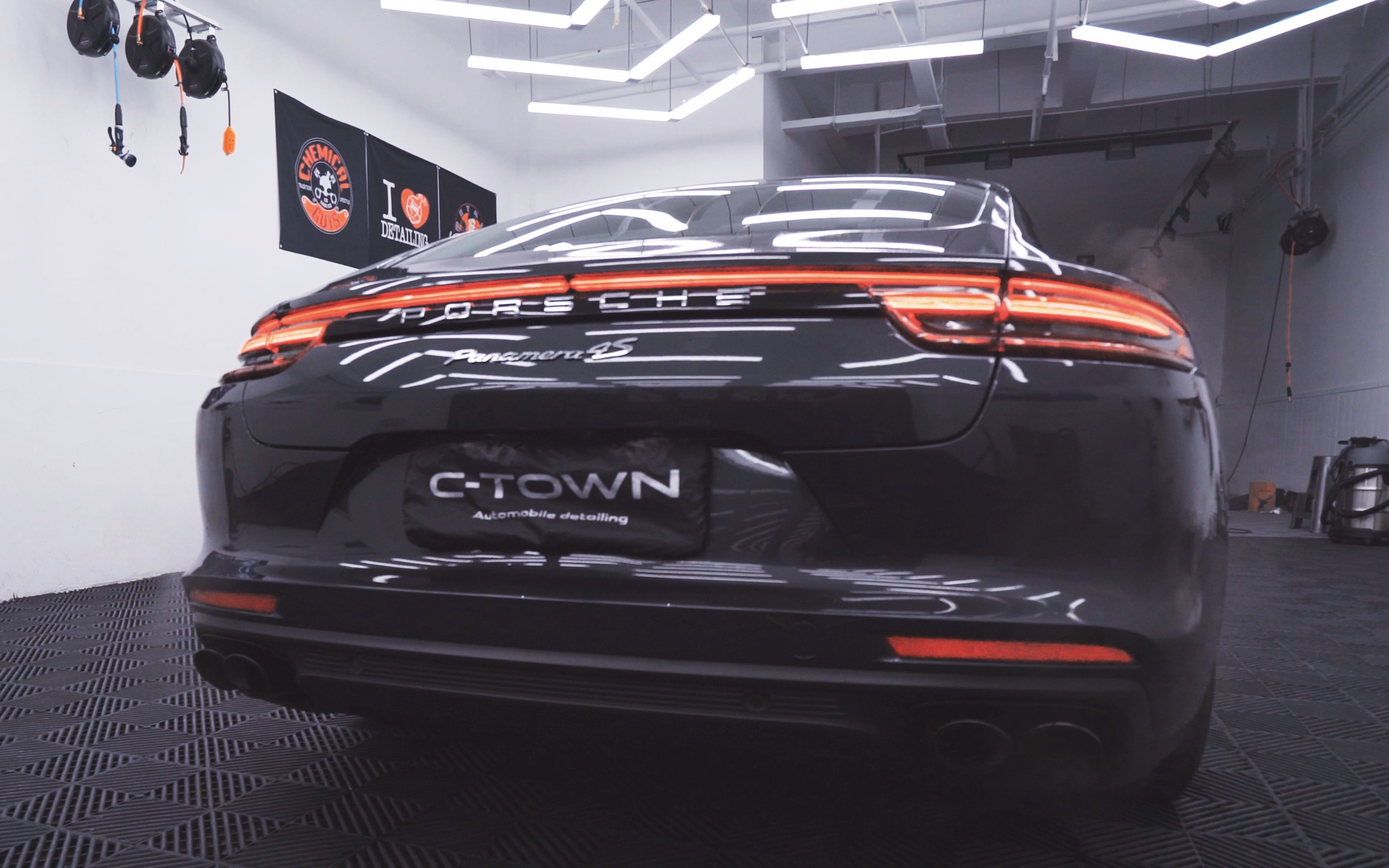 洗车也是一种艺术保时捷帕拉梅拉