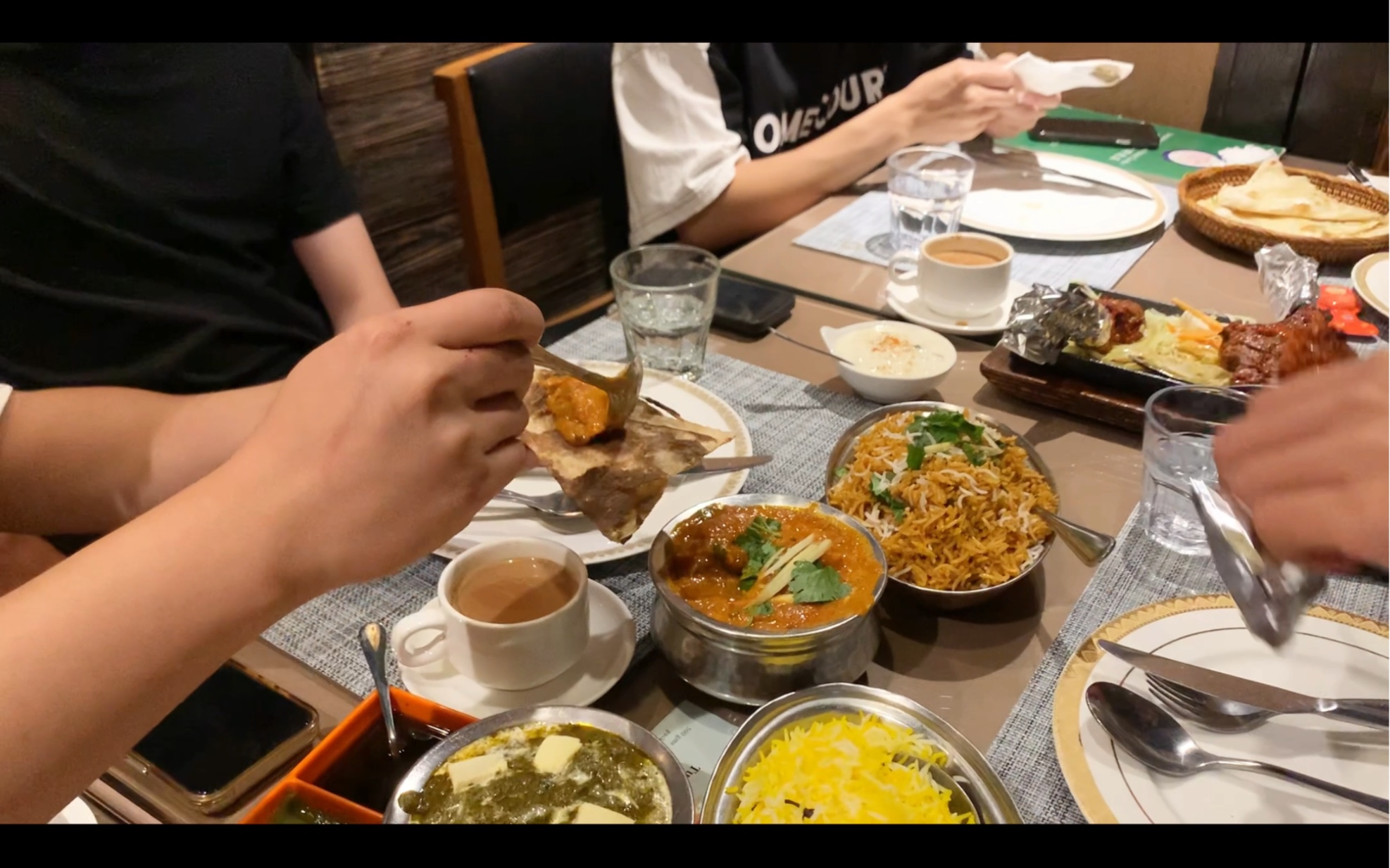 【vlog】印度&尼泊尔餐厅初体验 与好朋友一起闲聊^o