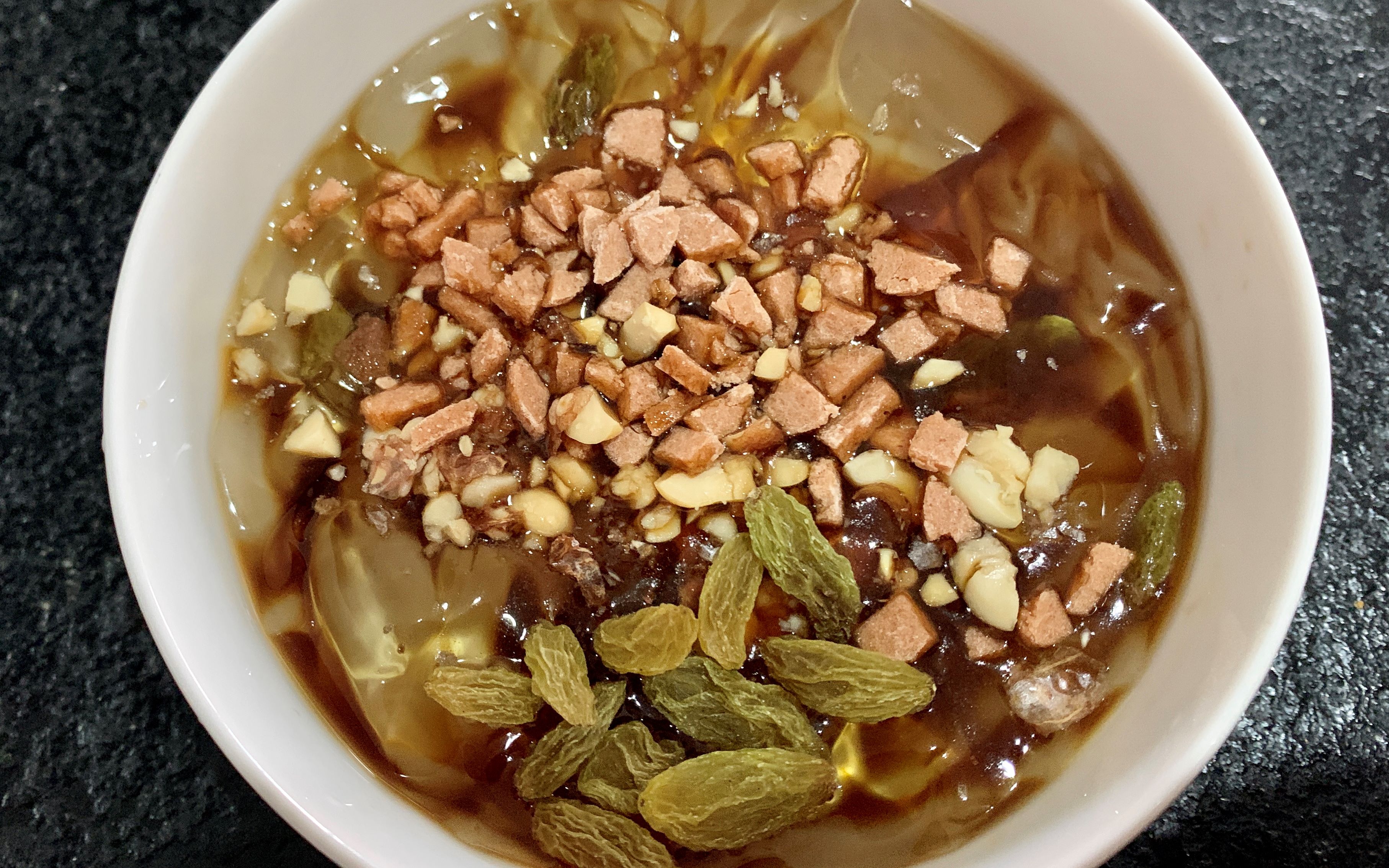 花2块钱能做出来5斤,夏日必备的红糖冰粉,家庭自制版,一次吃过瘾