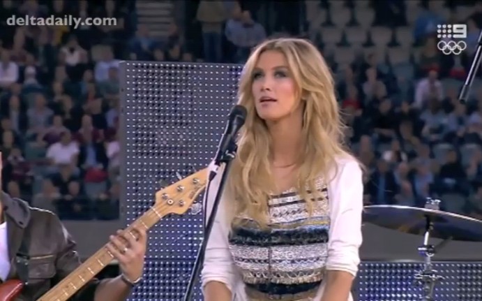 [图]Sitting On Top of the World (Live at State of Origin 2012/5/23) - Delta Goodrem