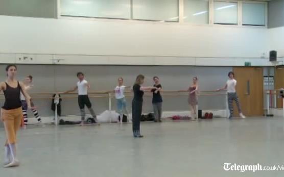 [图]【芭蕾】Inside the Bolshoi Ballet's daily class 【2013 莫大】【早课】