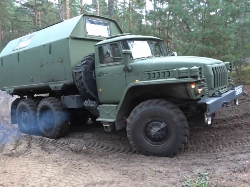 俄制乌拉尔4320型 6×6 越野车