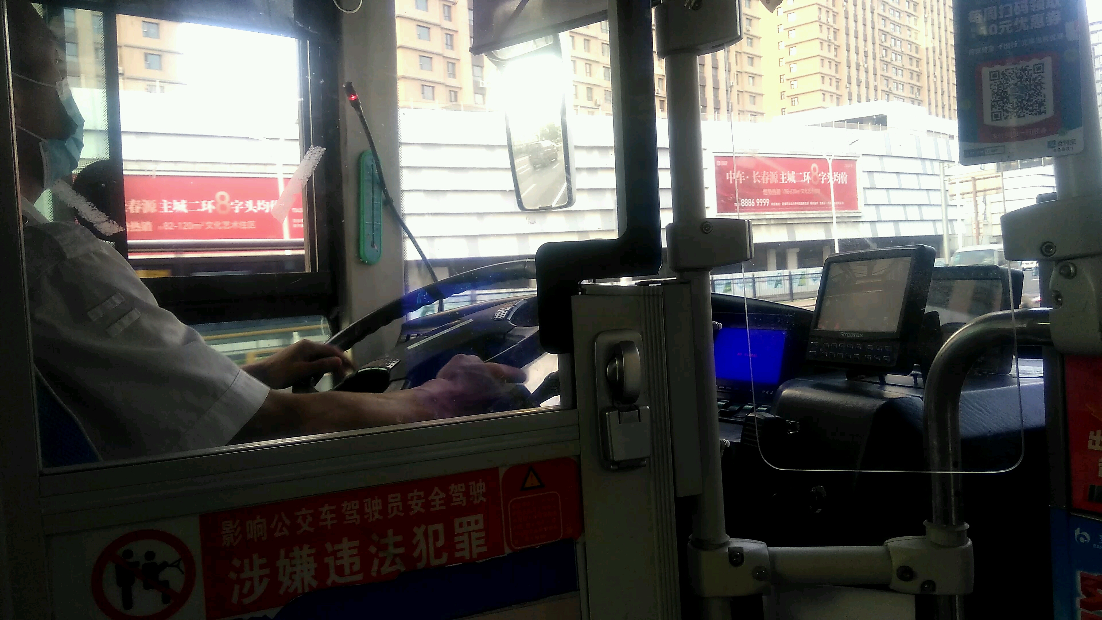 k185路一汽ca6121urhev21型插电式混合动力公交车驾驶窒操作视角实录