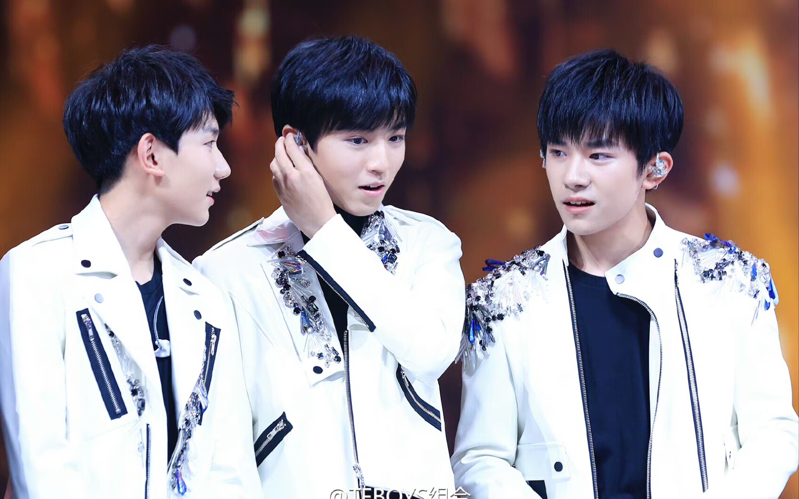 [图]【珍藏】TFBOYS《是你》《萤火》跨年高清现场