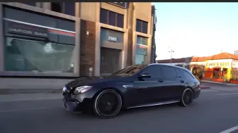 Video herunterladen: 如果这一生只能拥有一辆车，我的选择就是amg e63 s  wagon