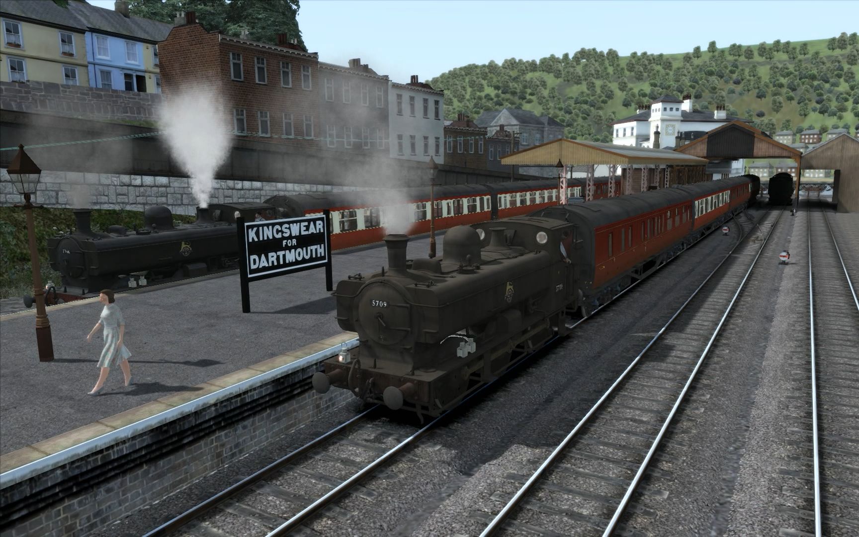 造型清奇的蒸汽小火车拉2节旅游专线客车驶出伦敦国王站前往达特矛斯