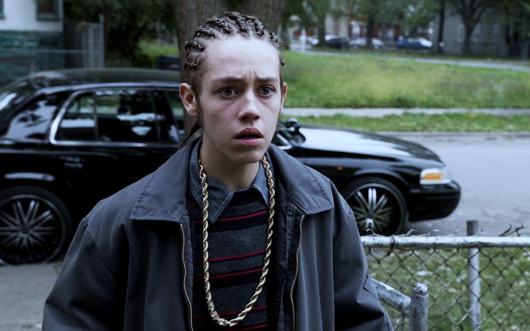 卡尔失去了最好的兄弟,那个扎着脏辫的小混混卡尔也跟着不见了