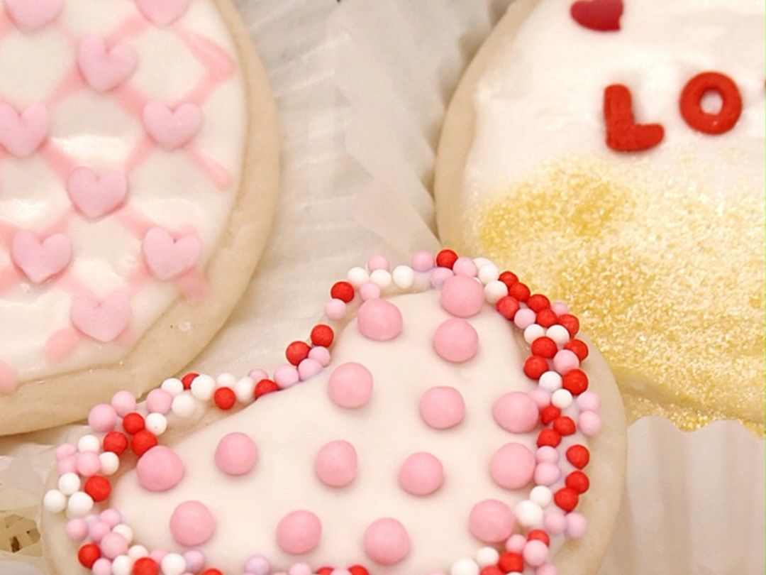 装饰情人节系列的糖霜饼干