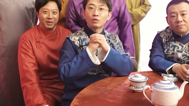 "春晚后台抢先看"没错,央视春晚最年轻的对口相声演员董建春要再上