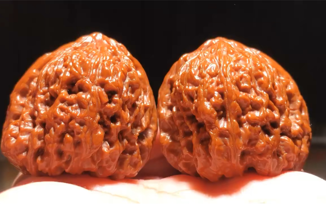 极致对歪南疆石狮子头,老南将石,尺寸43×40高度41,大凹底双留疤,这