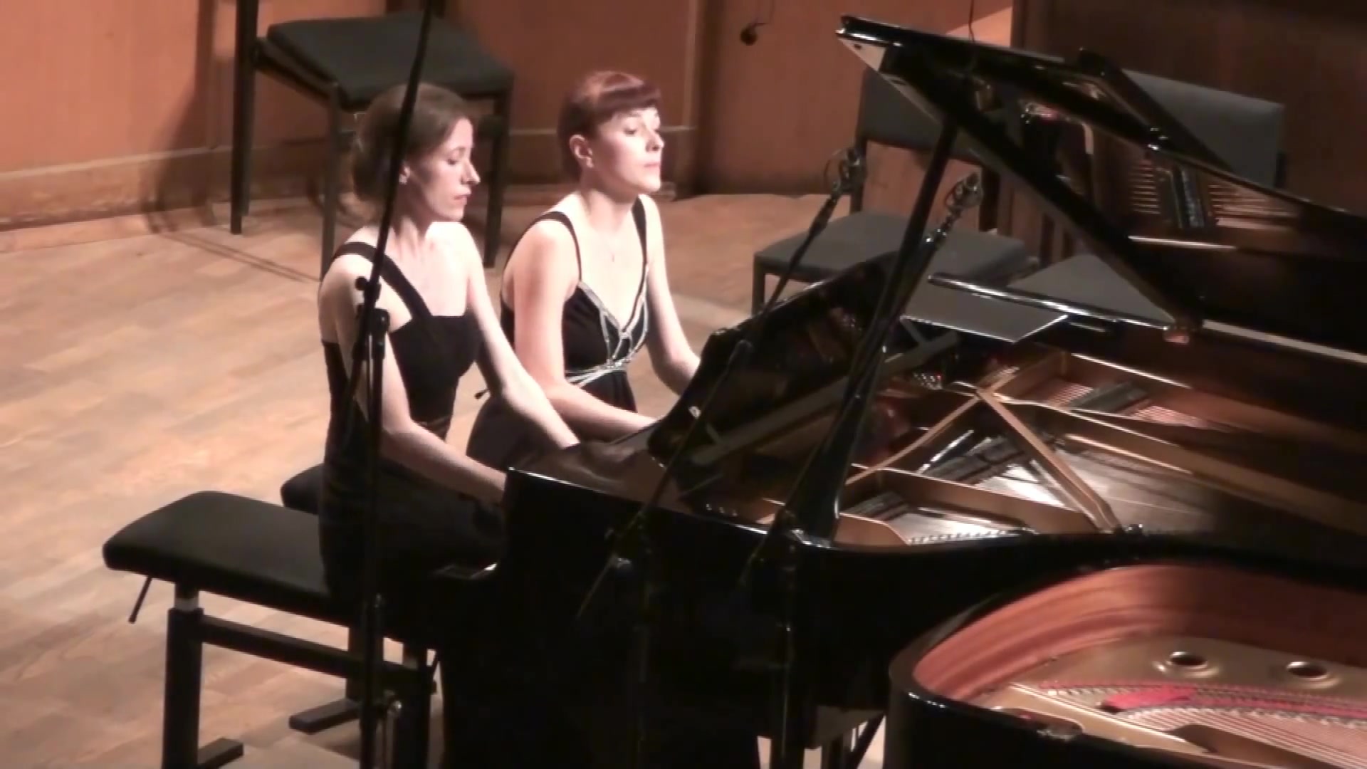 [图]Schubert Fantasie f-moll D940 - Anastasia Gromoglasova & Lubov Gromoglasova-1G0Q