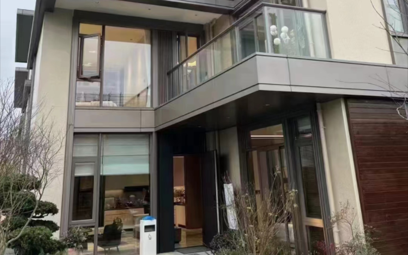 南宁市中心稀缺江景合院别墅完美户型,地上四层底下两层143平使用面积