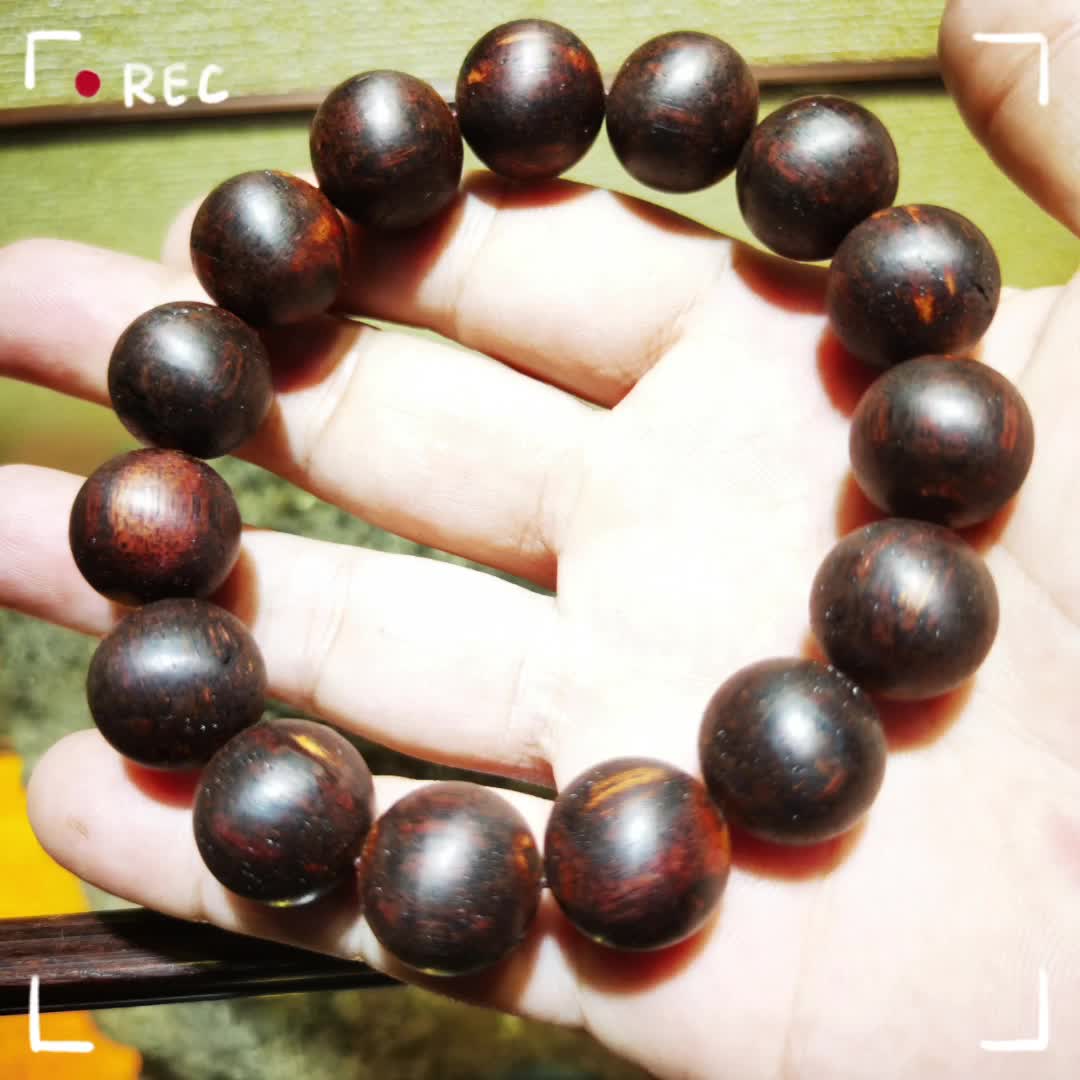 海南降真香极品红土料夹层黄金甲手串 1.