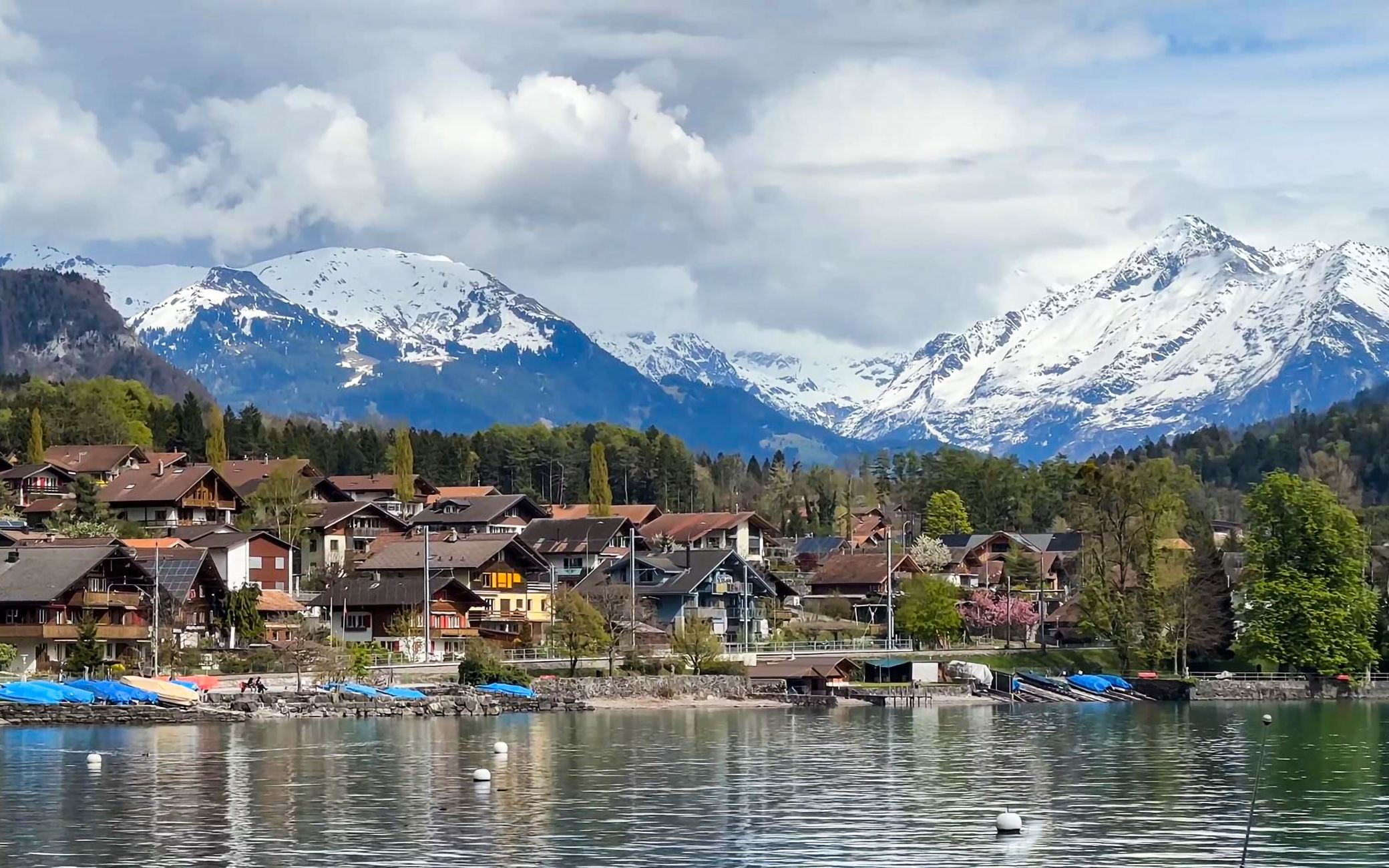 【4k】再多赞美言语也无法描绘眼前的美景|瑞士布里恩茨小镇的春天已