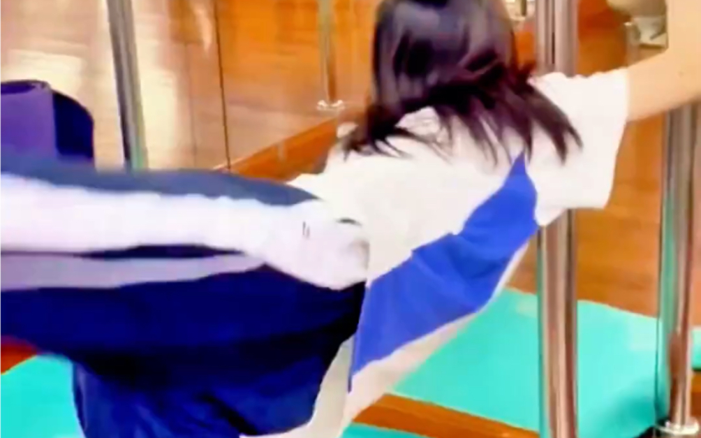 一字马才是舞蹈基本功#高中生#深圳校服#纯情女高#校园#甜妹
